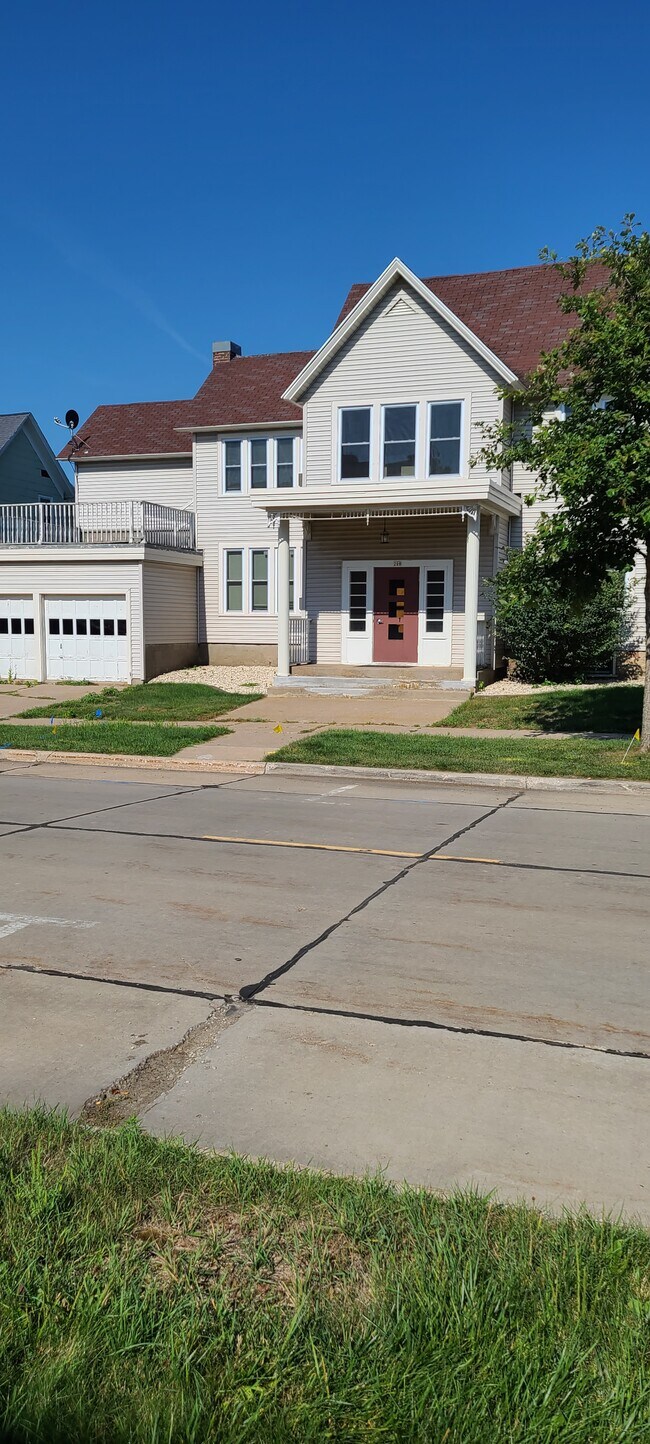 200 S Cedar Ave Apartments and Nearby Marshfield Apartments For Rent Marshfield, WI
