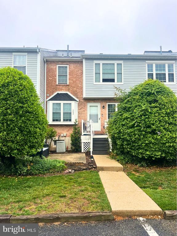 property at 4853 Hawthorne Ln