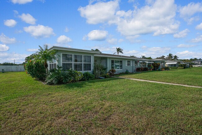202 W High Point Terrace in Delray Beach, FL - Building Photo - Building Photo