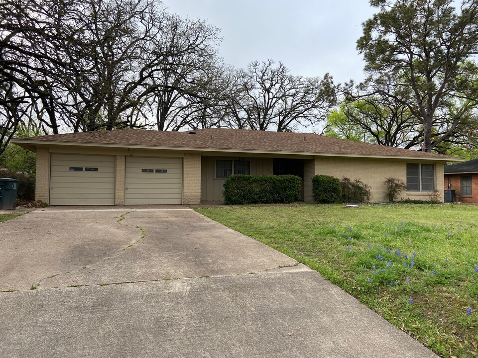 315 Tee Dr in Bryan, TX - Building Photo