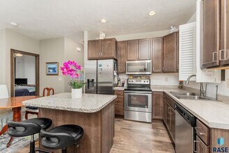 226 E Residence Pl in Sioux Falls, SD - Building Photo - Building Photo