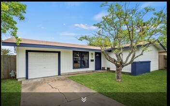 26 Lyncrest Dr in Galveston, TX - Building Photo - Building Photo