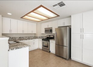 9428 Desert Ridge Ave in North Las Vegas, NV - Building Photo - Building Photo