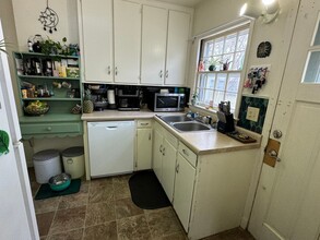 1106 Burnett Ave in Ames, IA - Building Photo - Building Photo