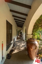 2424 Canyon Dr in Los Angeles, CA - Building Photo - Building Photo