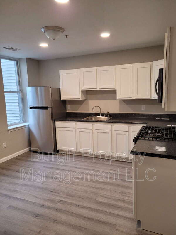 property at 118 W 8th Ave