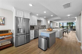 9495 Blind Pass Rd in St Pete Beach, FL - Building Photo - Building Photo