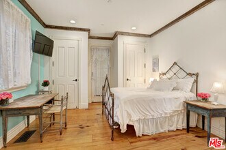 707 Palisades Beach Rd-Unit -South Side in Santa Monica, CA - Building Photo - Building Photo