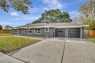 1914 Monroe Dr in Pasadena, TX - Building Photo - Building Photo