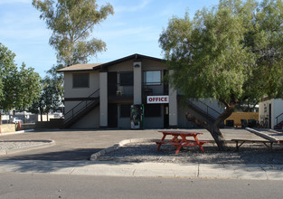 7155 N 66th Ave in Glendale, AZ - Foto de edificio - Building Photo