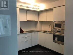 955 Bay St. in Toronto, ON - Building Photo - Building Photo