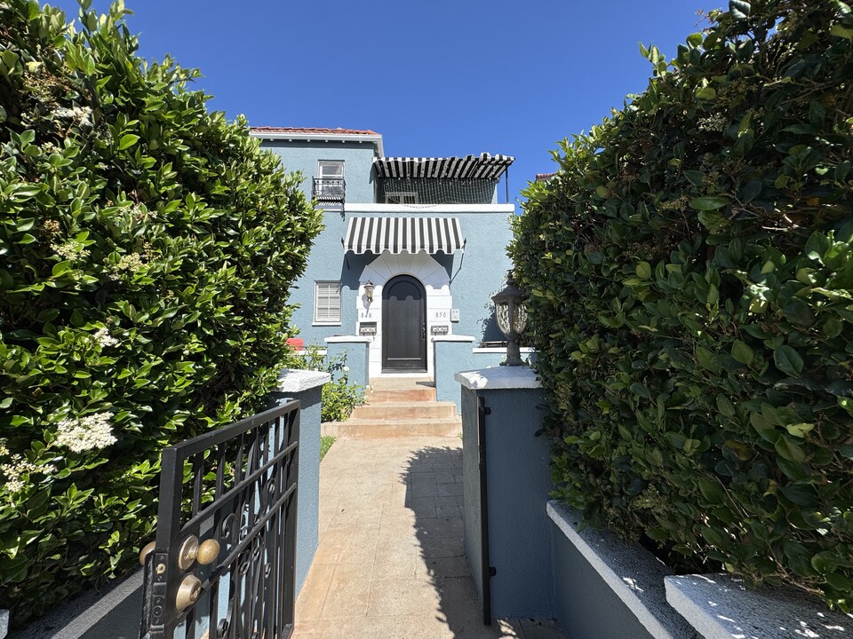 848 S Curson Ave, Unit 848 in Los Angeles, CA - Foto de edificio