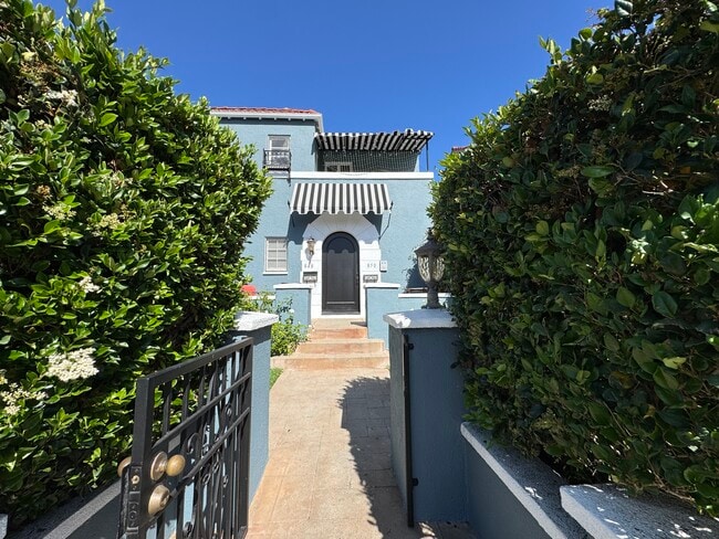 848 S Curson Ave, Unit 848