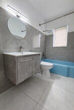 1942 Funston St in Hollywood, FL - Building Photo - Building Photo