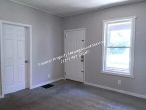 6 W Sharp St in New Castle, PA - Building Photo - Building Photo
