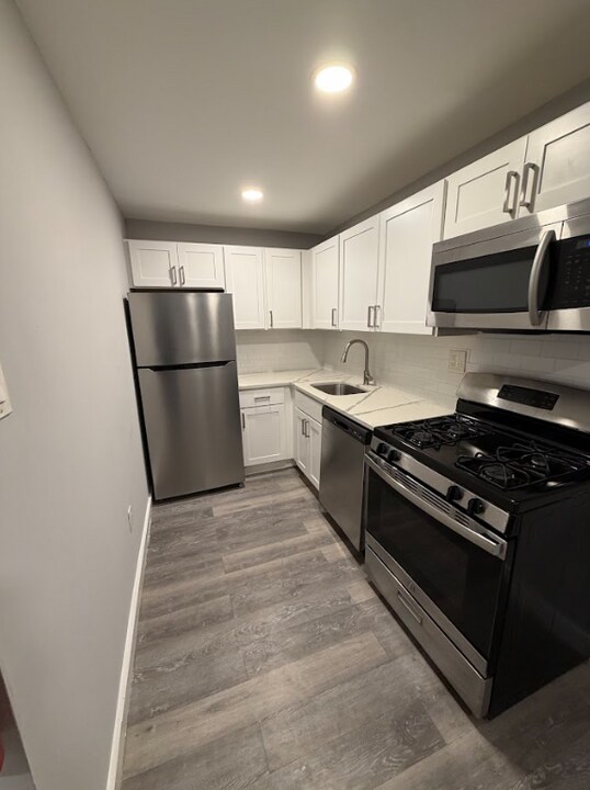 264 E Cliveden St in Philadelphia, PA - Building Photo