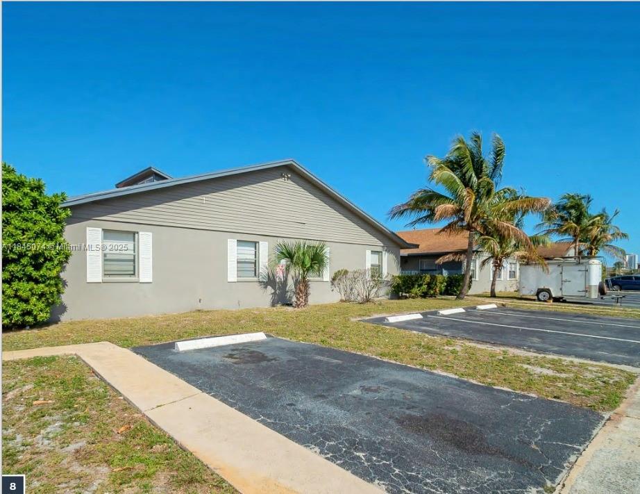 170 W 28th St in Riviera Beach, FL - Building Photo