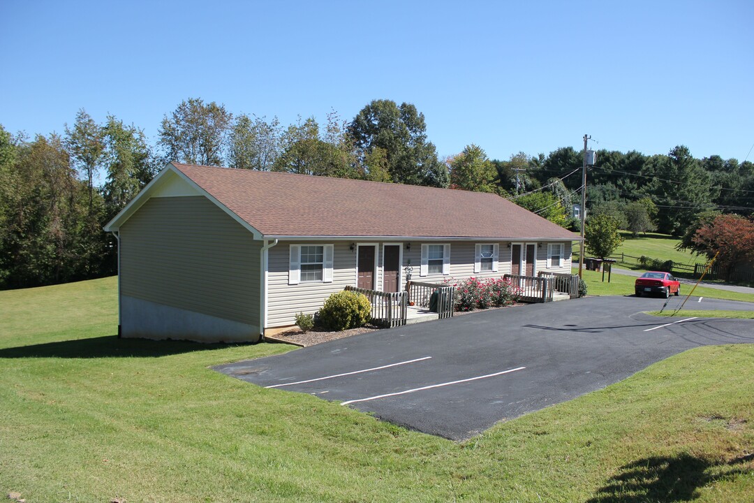 390 Cedar Grove Rd, Unit #7 in Johnson City, TN - Foto de edificio