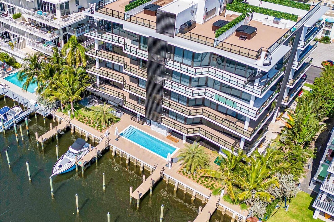 141 Isle of Venice Dr in Fort Lauderdale, FL - Building Photo
