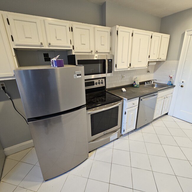 48 Strathmore Rd, Unit 43 in Boston, MA - Foto de edificio - Building Photo