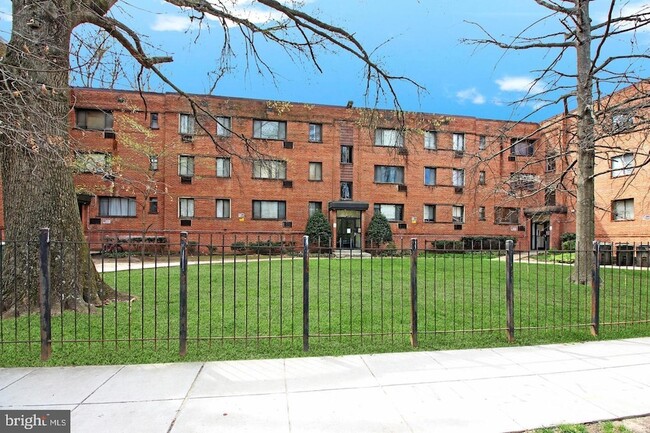 4731 1st St SW, Unit 303 in Washington, DC - Building Photo - Building Photo