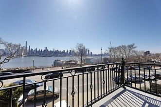 1021 JFK Blvd E in Weehawken, NJ - Building Photo - Building Photo