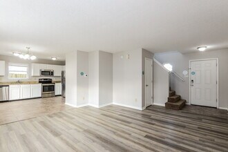 6812 Everbloom Ln in Indianapolis, IN - Foto de edificio - Building Photo