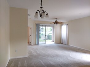 31353 Shaker Cir in Wesley Chapel, FL - Building Photo - Building Photo