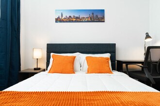 1049 W Lawrence Ave in Chicago, IL - Building Photo - Building Photo