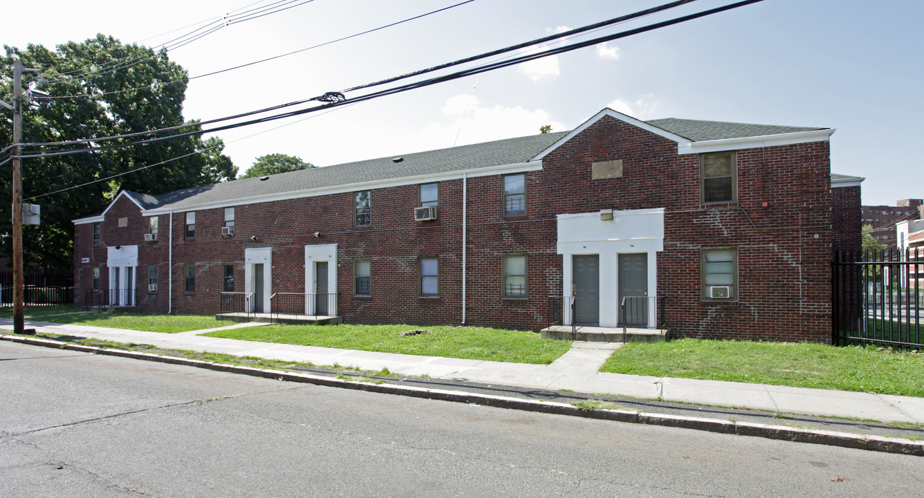 Berkeley Terrace Apartment in Irvington, NJ - Building Photo