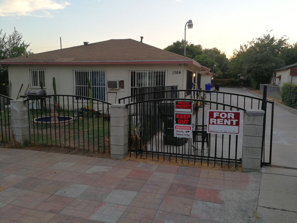 1366 Belle St in San Bernardino, CA - Building Photo