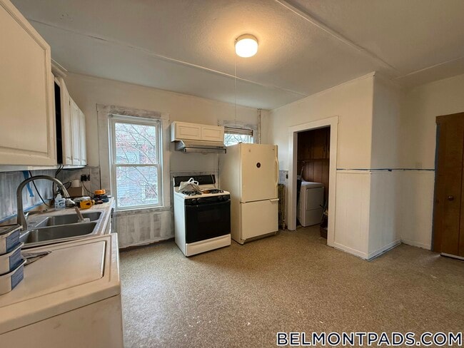 80 Upland Rd-Unit -1 in Belmont, MA - Building Photo - Building Photo