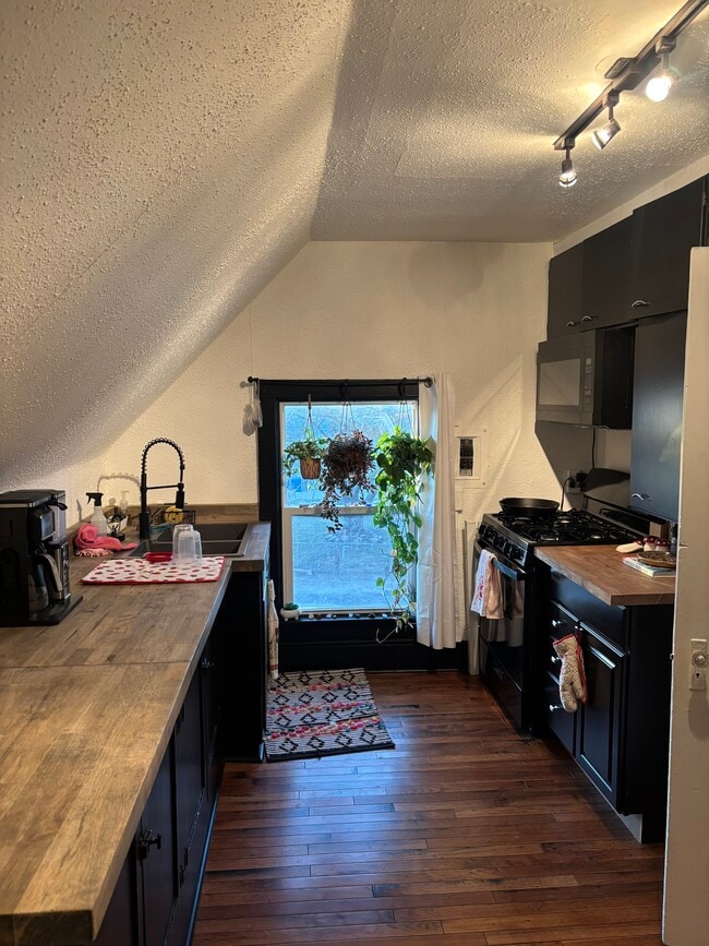 1841 1/2 Highland Ave, Unit 1841 Highland in Burlington, IA - Foto de edificio - Building Photo