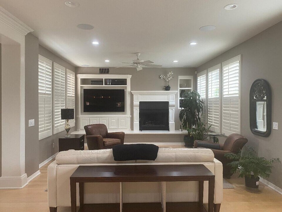 3082 Eaglewood Ave in Thousand Oaks, CA - Building Photo