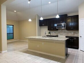 507 Altozano Dr in Laredo, TX - Building Photo - Building Photo