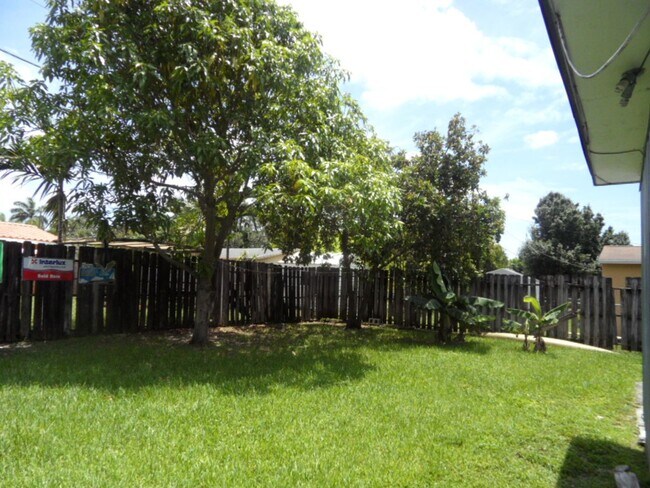 2781 SW 47th St in Fort Lauderdale, FL - Foto de edificio - Building Photo