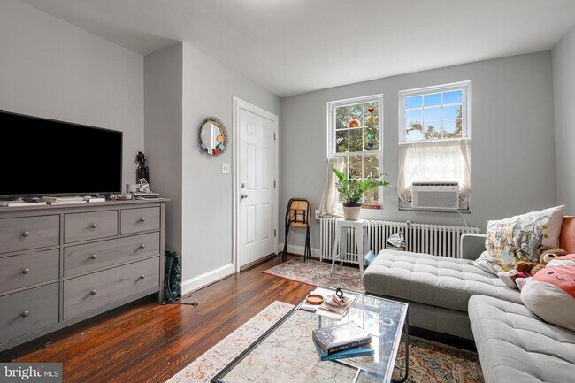 330 20th St NE, Unit Apt 2 - 330 20th St NE in Washington, DC - Foto de edificio - Building Photo