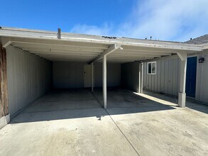 6796 Del Playa Dr in Isla Vista, CA - Building Photo - Building Photo
