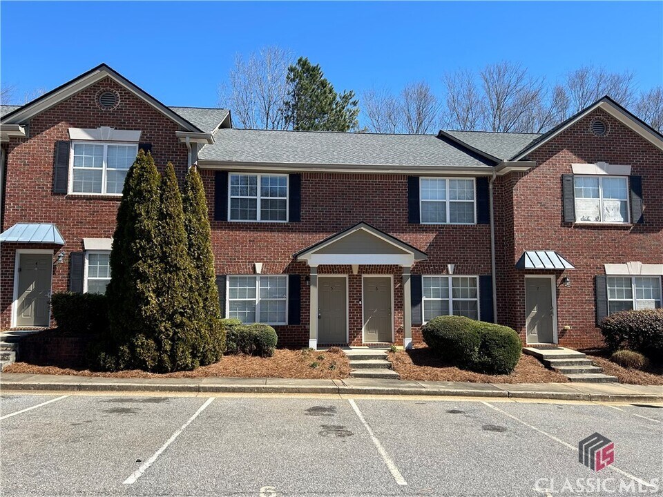 460 Barnett Shoals Rd in Athens, GA - Building Photo