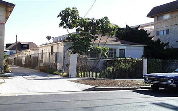 1236-1238 N Edgemont St in Los Angeles, CA - Foto de edificio - Building Photo