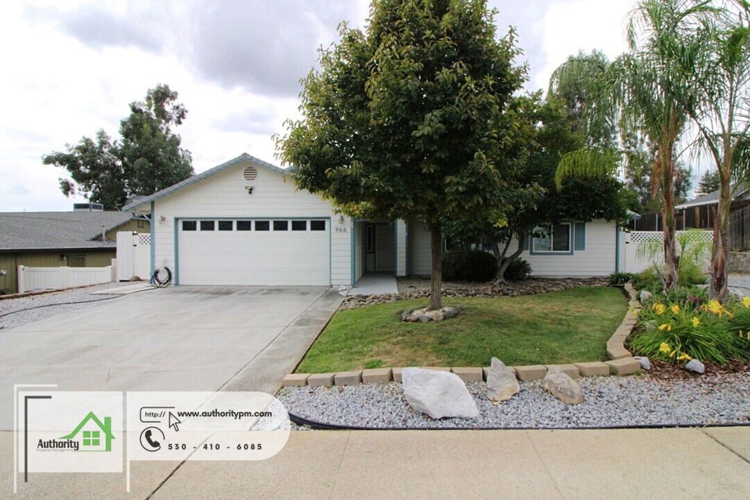 966 Partridge Dr in Redding, CA - Building Photo