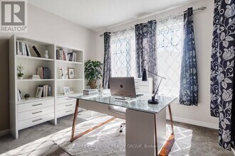 221 Merak Way in Ottawa, ON - Building Photo - Building Photo