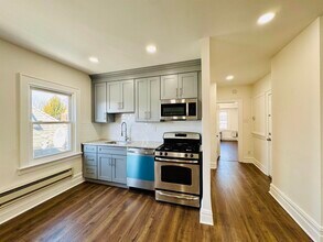 69 W 39th St in Bayonne, NJ - Building Photo - Building Photo