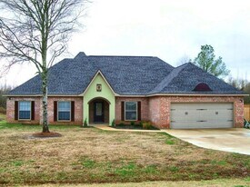 411 Delia Dr in Leesville, LA - Building Photo