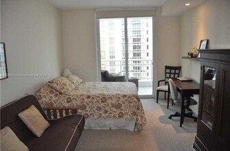 801 Brickell Key Blvd, Unit 3108 in Miami, FL - Building Photo - Building Photo