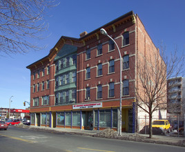 Puerta de la Esperanza in Holyoke, MA - Foto de edificio - Building Photo