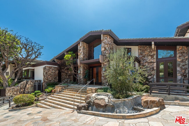 1160 Shadow Hill Way in Beverly Hills, CA - Building Photo - Building Photo