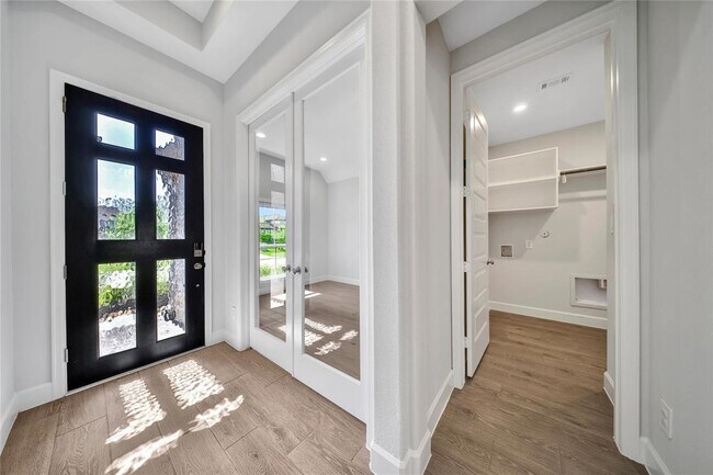 615 Sand Branch Dr in Conroe, TX - Foto de edificio - Building Photo