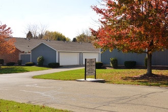 Westmont Place Apartments in Springfield, OH - Foto de edificio - Building Photo