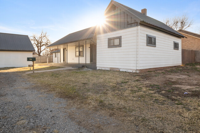 607 W Wisconsin Ave in Chickasha, OK - Building Photo - Building Photo